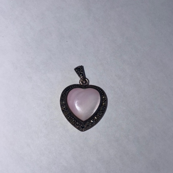 Elegant Heart Pendant with Pink quartz Stone - Picture 1 of 4